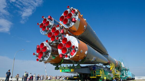 Вывоз ракеты-носителя Союз- ФГ с пилотируемым кораблем Союз-МС на стартовую площадку - Sputnik Казахстан