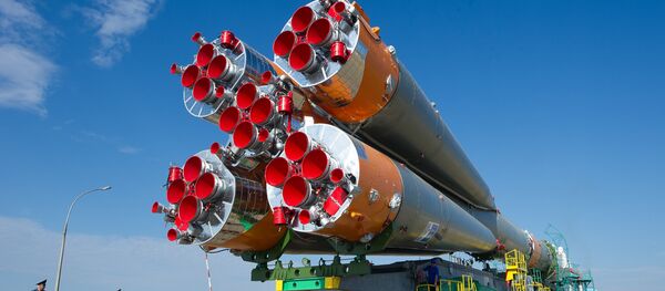 Вывоз ракеты-носителя Союз- ФГ с пилотируемым кораблем Союз-МС на стартовую площадку Вывоз ракеты-носителя Союз- ФГ с пилотируемым кораблем Союз-МС на стартовую площадку - Sputnik Казахстан
