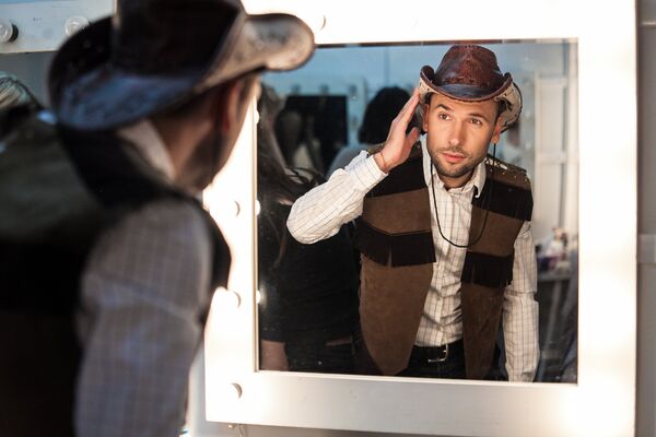 Александр Пташенчук в гримерке Александр Пташенчук в гримерке - Sputnik Казахстан