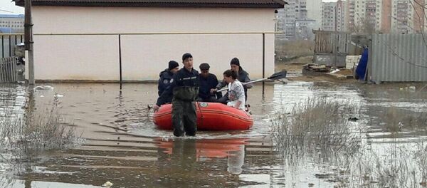 Эвакуация из зоны подтопления в Актобе - Sputnik Казахстан