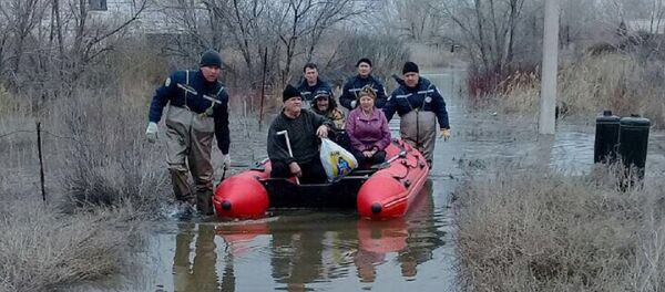 Эвакуация из зоны подтопления в Актобе Эвакуация из зоны подтопления в Актобе - Sputnik Казахстан