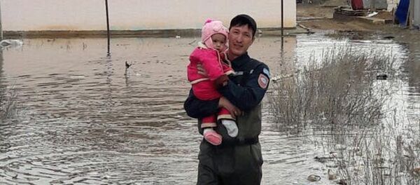 Эвакуация из зоны подтопления в Актобе Эвакуация из зоны подтопления в Актобе - Sputnik Казахстан