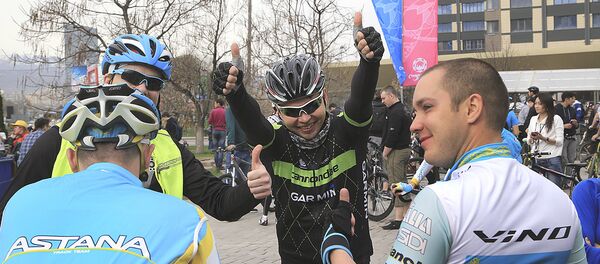 Велосипедисты, архивное фото Велосипедисты, архивное фото - Sputnik Казахстан