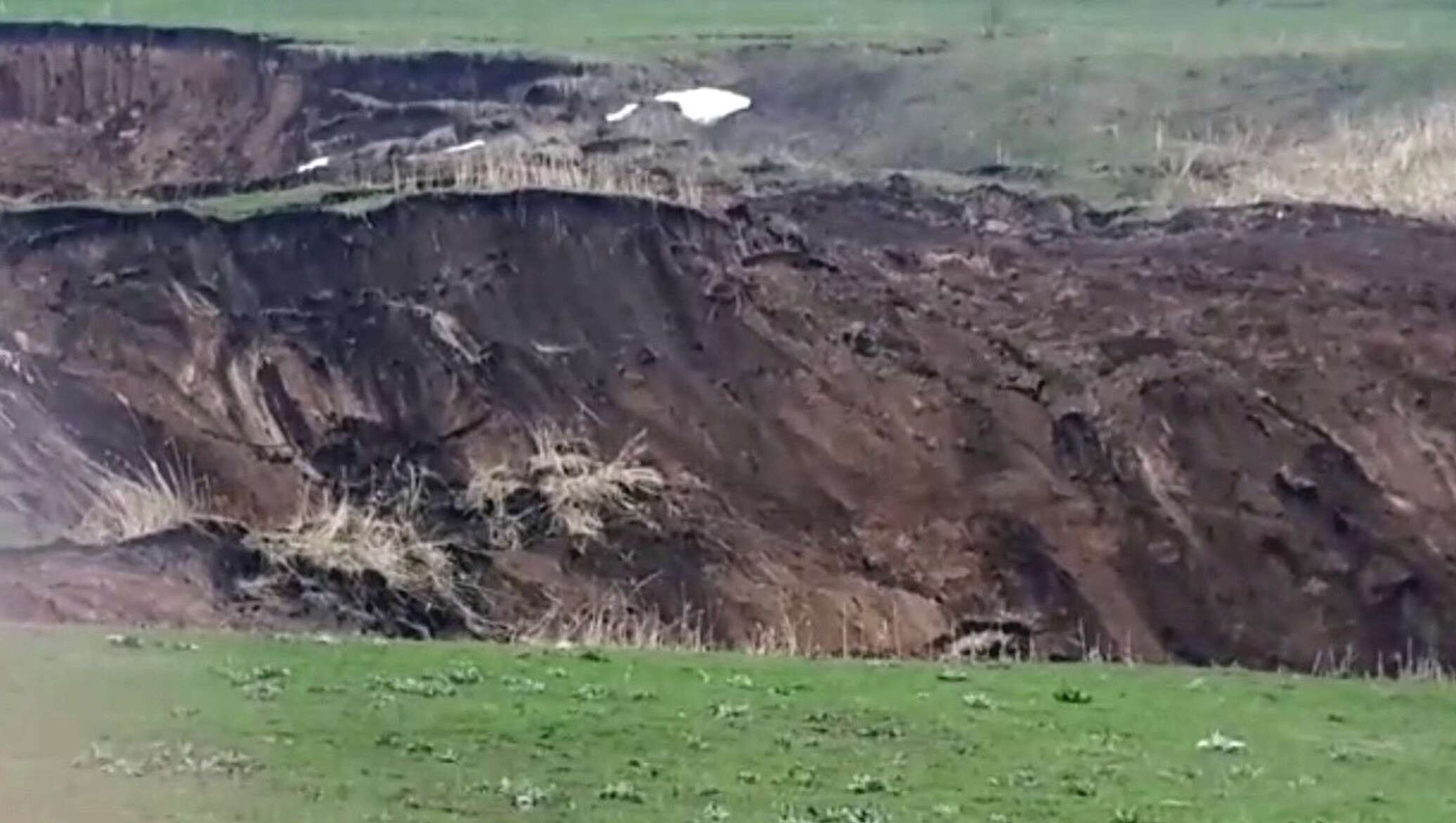 Сели в оше. Оползень в Узгене. Оползень в Киргизии. Оползень в Казахстане. Жер кочку.