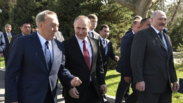 Главы стран ЕАЭС на саммите в  Бишкеке - Sputnik Казахстан