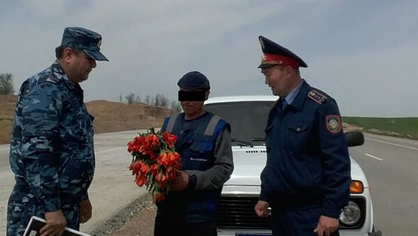 Житель ЮКО незаконно торговал дикими тюльпанами - Sputnik Казахстан