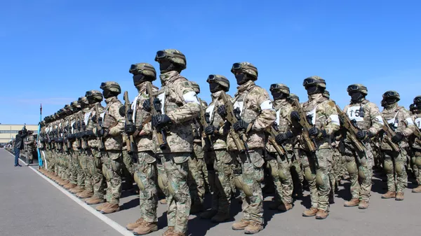 Военные показали подготовку к параду в честь 25-летия Вооруженных Сил Казахстана - Sputnik Қазақстан