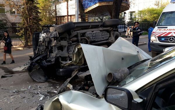 В Алматы столкнулись два внедорожника, три человека пострадали - Sputnik Казахстан