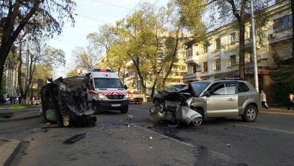 В Алматы столкнулись два внедорожника, три человека пострадали - Sputnik Казахстан