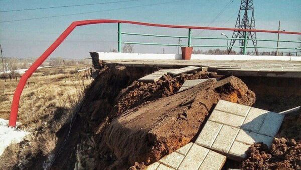 Смотровая площадка обрушилась на Сергеевском водохранилище в СКО - Sputnik Казахстан
