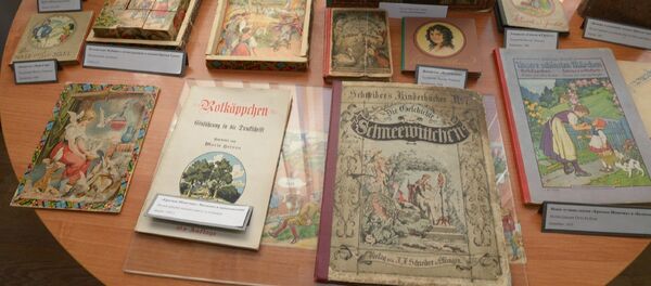 Блокнот с рукописными записями братьев Гримм Блокнот с рукописными записями братьев Гримм - Sputnik Казахстан