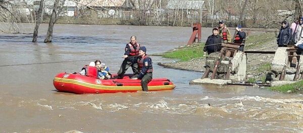 Эвакуация жителей с. Новая Ульба в ВКО Эвакуация жителей с. Новая Ульба в ВКО - Sputnik Казахстан