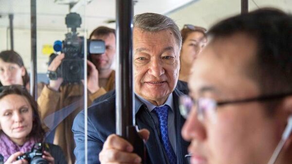 Даниал Ахметов протестировал общественный транспорт Семея - Sputnik Казахстан