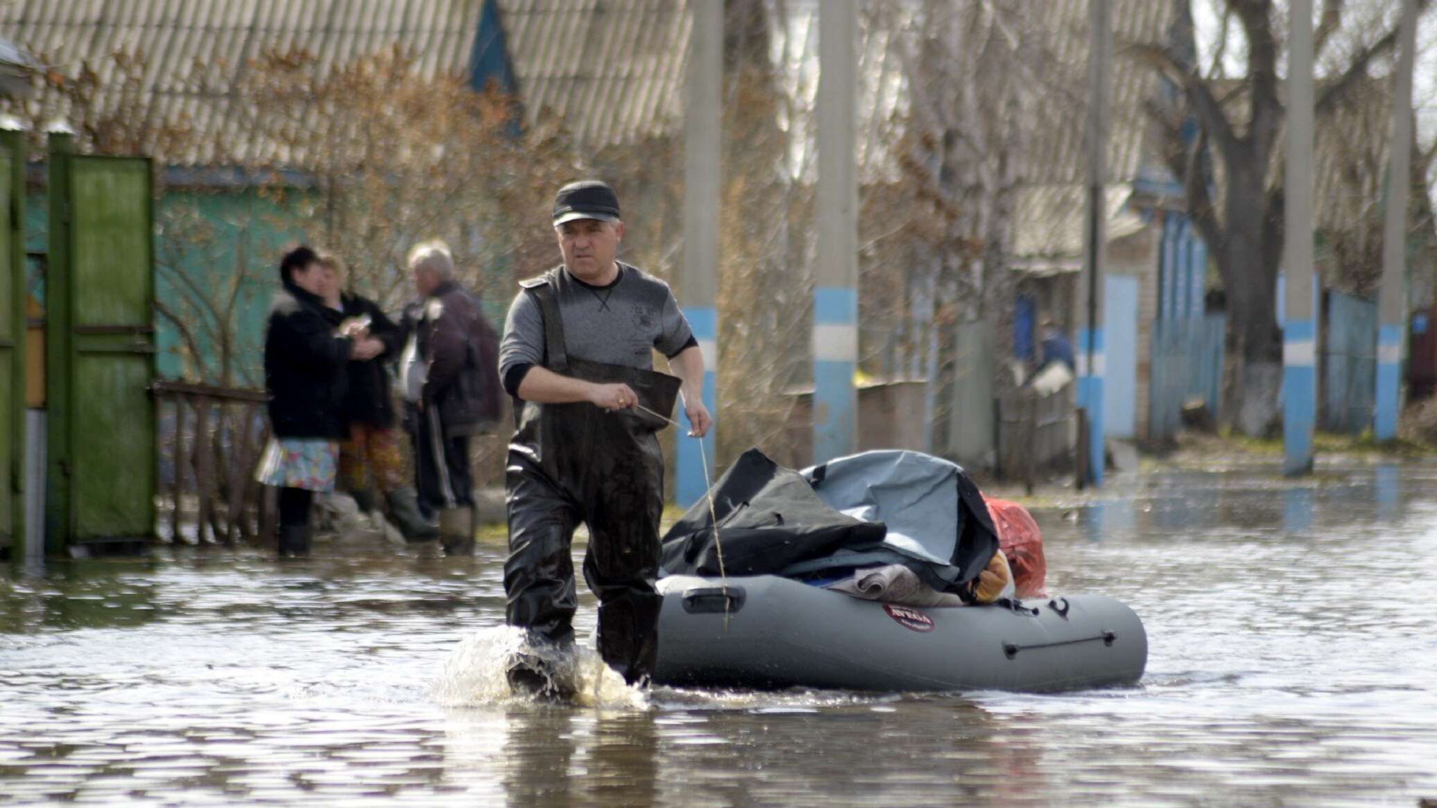 Наводнение в городе петропавловск. Предотвращение наводнений. Наводнение в Казахстане. Петропавловск паводок.