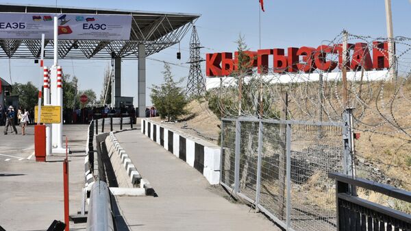 Архивное фото одного из контрольно-пропускных пунктов на границе Казахстана и Киргизии - Sputnik Қазақстан