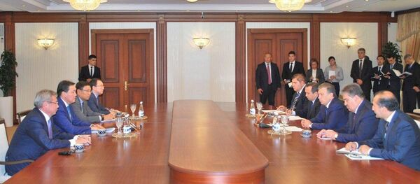 Переговоры Аскара Мамина и Шавката Мирзиеева - Sputnik Казахстан