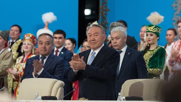 Нурсултан Назарбаев во время сессии Ассамблеи народа Казахстана, архивное фото - Sputnik Казахстан
