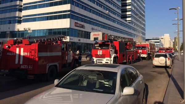 Скопление пожарных машин на Водно-Зеленом бульваре в Астане - Sputnik Казахстан