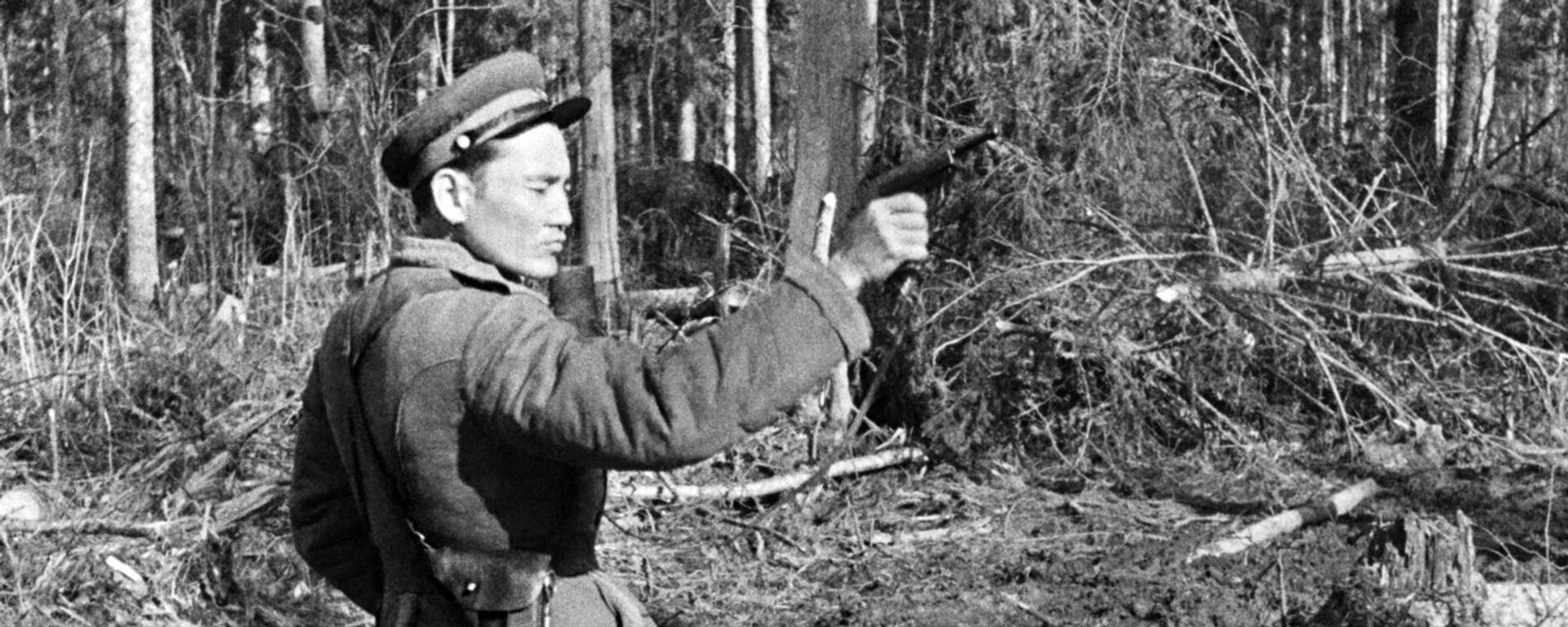 Командир 19-го гвардейского стрелкового полка Бауыржан Момышулы - Sputnik Казахстан, 1920, 23.04.2026