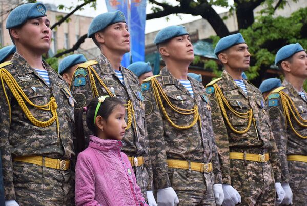7 мая можно. 7 Мая. 7 Мая Казахстан. 7 Мая день защитника Отечества в Казахстане. 7 Май праздник.