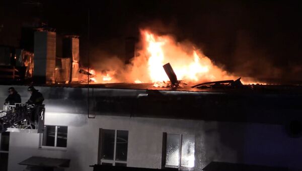 Спасатели МЧС тушили крупный пожар на складе в Москве. Кадры с места ЧП - Sputnik Казахстан