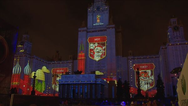 Талисманы ЧМ-2018 и красочный салют - в Москве открылся фестиваль Круг света - Sputnik Казахстан