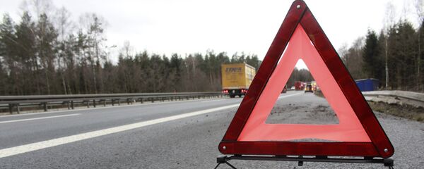 Знак аварийной остановки на дороге - Sputnik Казахстан