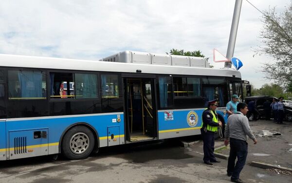 ДТП: Гелендваген-Автобус - Sputnik Казахстан