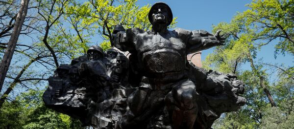Мемориал Славы в парке 28 панфиловцев в Алматы Мемориал Славы в парке 28 панфиловцев в Алматы - Sputnik Казахстан