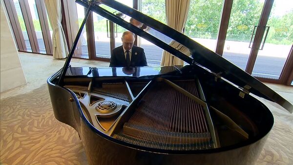 Путин сыграл на рояле в Китае - Sputnik Казахстан