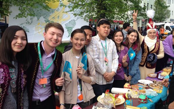 Студенты из Казахстана на фестивале в Германии - Sputnik Казахстан