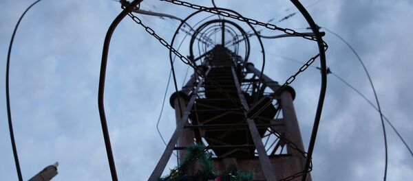 Ретрансляционная вышка, с которой сбросились родители 7-летней девочки Ретрансляционная вышка, с которой сбросились родители 7-летней девочки - Sputnik Казахстан