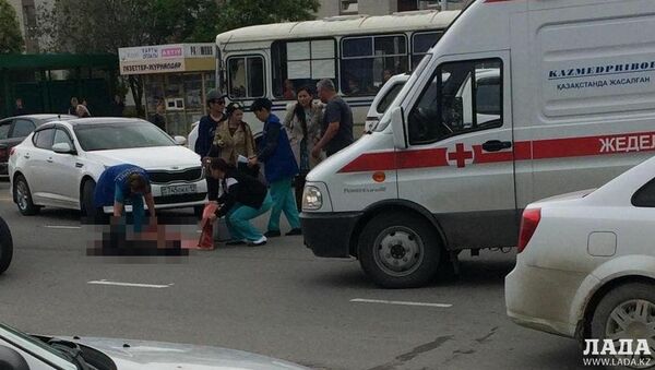 Автомобиль около 20 метров тащил сбитую женщину в Актау - Sputnik Казахстан