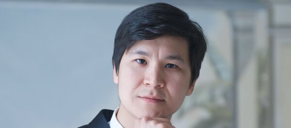 Концертирующий певец-контртенор Батыржан Смаков Концертирующий певец-контртенор Батыржан Смаков - Sputnik Казахстан
