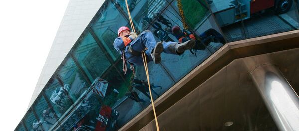 Промышленный альпинист, архивное фото Промышленный альпинист, архивное фото - Sputnik Казахстан