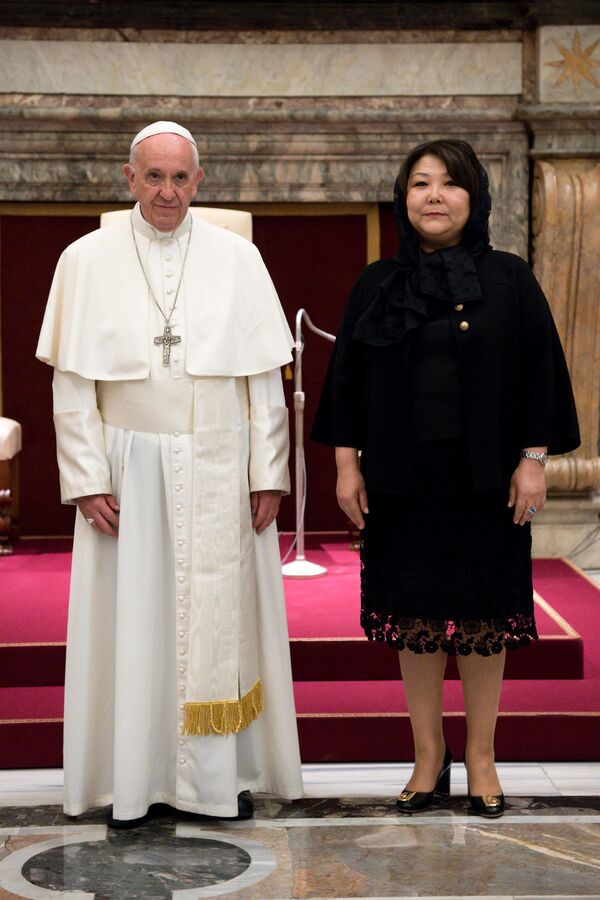 Жанар Айтжанова вручила верительные грамоты Папе Римскому Франциску II Жанар Айтжанова вручила верительные грамоты Папе Римскому Франциску II - Sputnik Казахстан