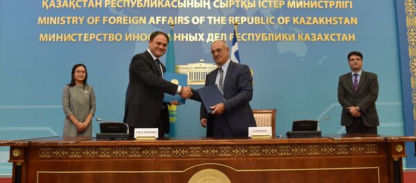 Заместители министров иностранных дел Казахстана и Греции - Роман Василенко и Димитриос Мардас Заместители министров иностранных дел Казахстана и Греции - Роман Василенко и Димитриос Мардас - Sputnik Казахстан