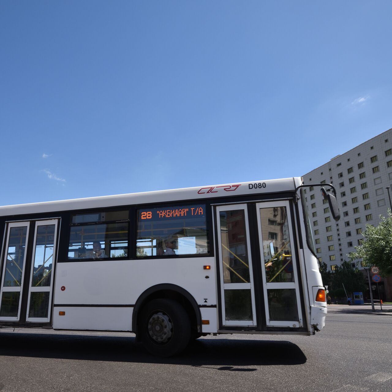 Давка и скандалы: жители Астаны жалуются на нехватку автобусов -  28.09.2023, Sputnik Казахстан