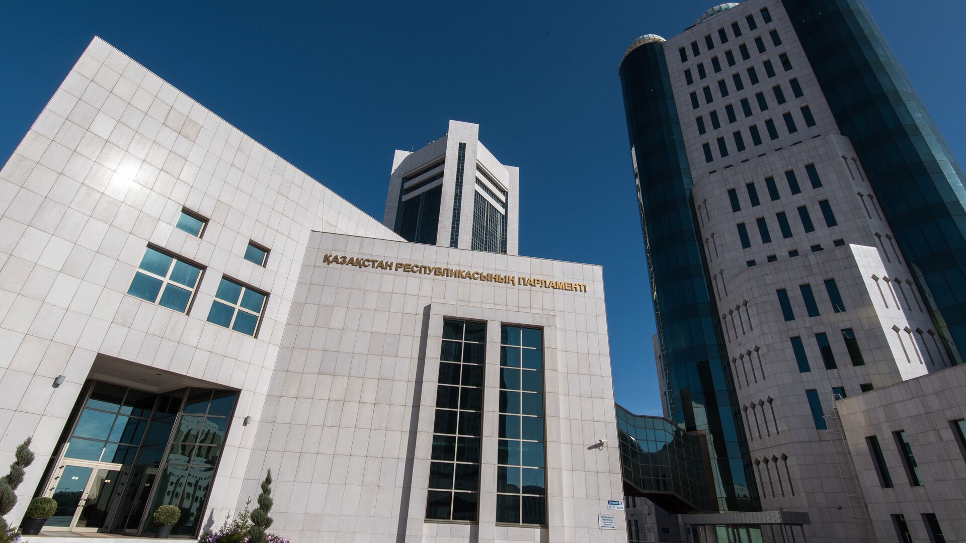 Здание парламента Казахстана - Sputnik Қазақстан, 1920, 01.02.2022