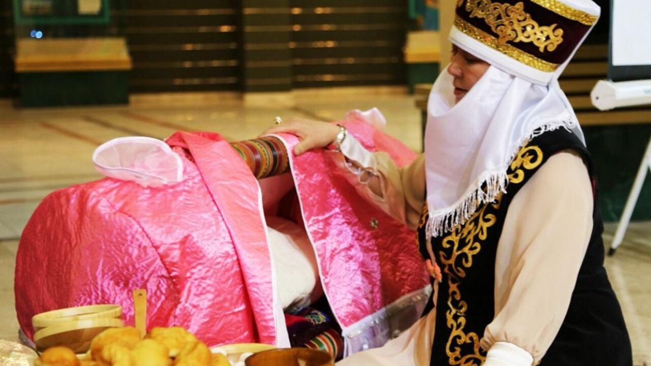 Ажыратымдылығы жоғары эротикалық тұсқағаздар