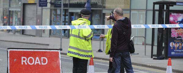 Полиция блокирует дорогу рядом с Манчестер Арена в центре Манчестера - Sputnik Казахстан