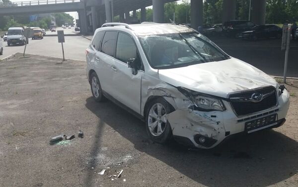 Subaru после столкновения с автомобилем Lexus - Sputnik Казахстан
