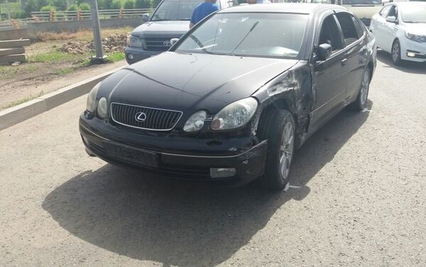 Автомобиль Lexus после столкновения с Subaru в Алматы - Sputnik Казахстан