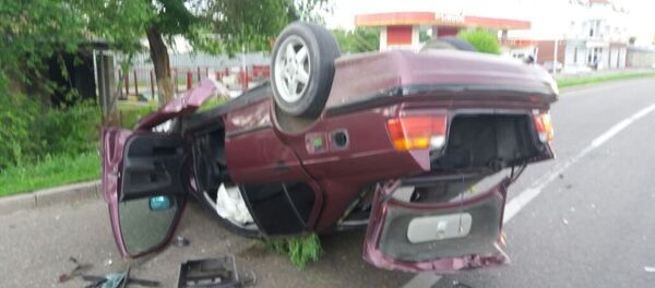 Водитель заснул за рулем и снес столб в Алматы Водитель заснул за рулем и снес столб в Алматы - Sputnik Казахстан