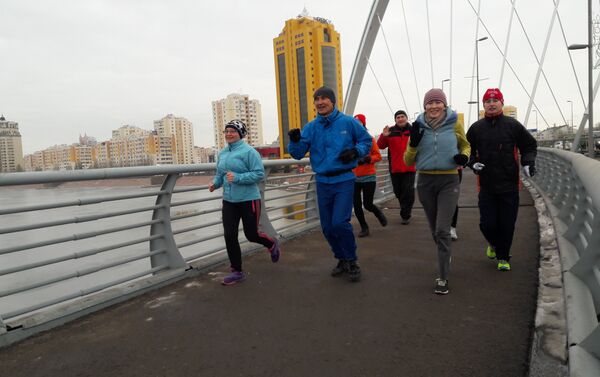 Утренняя пробежка Балтабека Нурахметова с участниками клуба Astana runners - Sputnik Казахстан