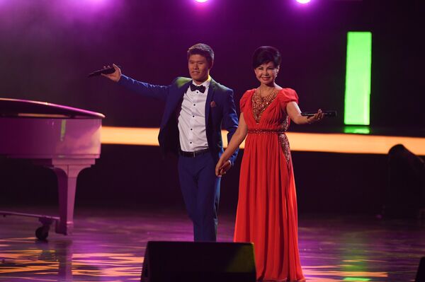 Влад Лоскутов и Роза Рымбаева - Sputnik Казахстан