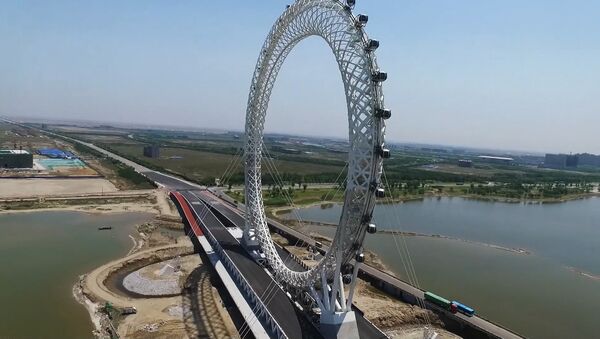 Необычное гигантское колесо обозрения открылось в Китае - Sputnik Казахстан