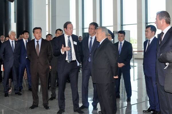 Президент компании Эйр Астана Питер Фостер отметил растущую роль столицы во влиянии на авиаперевозки, рассказал, за что он благодарен президенту и для чего в столице нужен новый терминал Президент компании Эйр Астана Питер Фостер отметил растущую роль столицы во влиянии на авиаперевозки, рассказал, за что он благодарен президенту и для чего в столице нужен новый терминал - Sputnik Казахстан