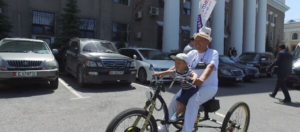 Бишкекчанин собрал электровелосипед и хочет на нем доехать до Астаны - Sputnik Казахстан