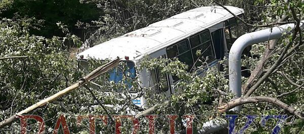 Пассажирский автобус вылетел с моста в горах Алматы - Sputnik Казахстан